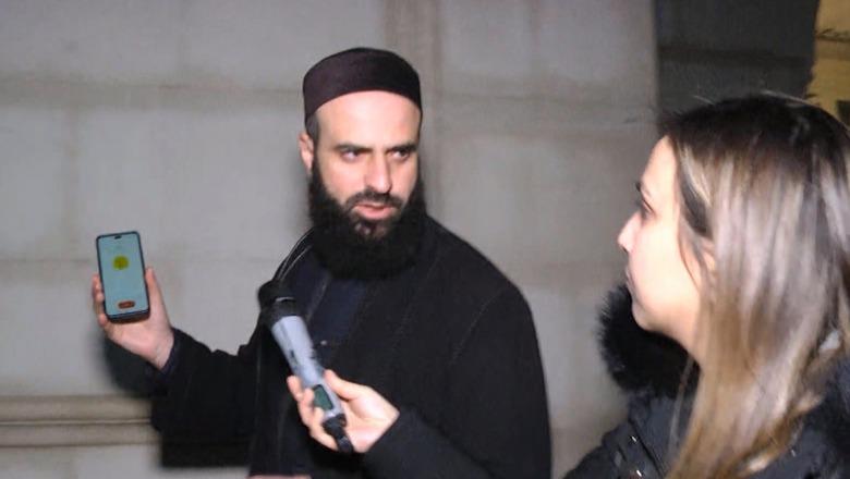 Molotovët e militantëve të Berishës, kaos te xhamia! Imami për Report Tv: Një pjesë e besimtarëve kanë mbetur brenda, po mundohemi t’i orientojmë