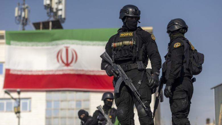 Tortura të paimagjinueshme, oficerët e policisë përdhunojnë gratë e burrat në burgjet iraniane