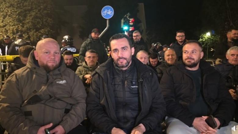 Tubimi i PD/ Lapaj: Për çfarë t’iu bashkohem? Me protesta 2 orëshe Rama qëndron në pushtet 100 vite! Të vijnë të rrijnë këtu në shesh