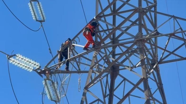 Elbasan/ Shtylla e tensionit rrezikonte të binte, nisin punimet për demontimin e saj! Disa fshatra do të mbeten përkohësisht pa energji elektrike