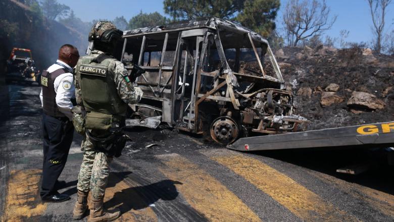 Vrasja e ‘El Mencho’ në Meksikë/ Trazirat në vend shkaktojnë të paktën 26 viktima, shumica forca të rendit! U sulmua aeroporti i Guadalajara-s, të shtëna me armë kudo dhe bllokime rrugësh