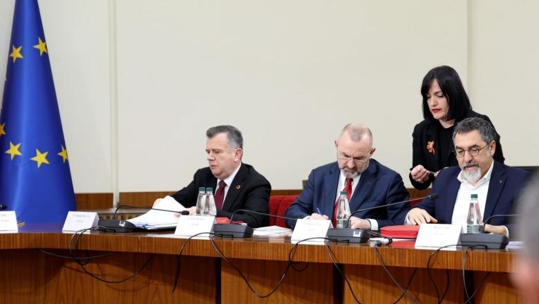 PD kërkoi mbledhje të hapur për Ballukun, Balla: Qesharake që kundërshtoni kërkesën e SPAK, mjerë Shqipëria për këtë opozitë