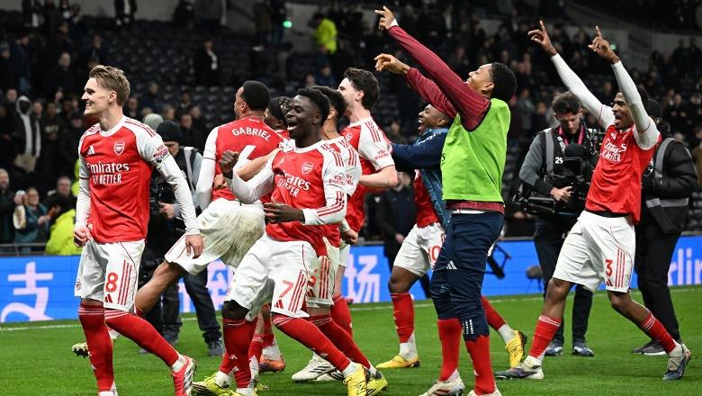 Arsenali 'shkërmoq' 1-4 Tottenhamin dhe mbetet në krye të Premier League, Liverpoolit i mjafton goli i Mac Allister në minutën e 90+7 