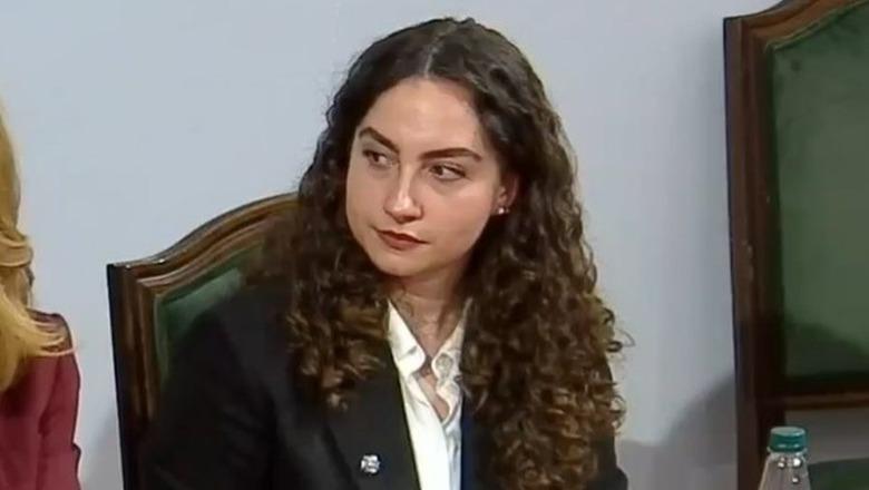 26-vjeçarja kandidate për postin e ambasadores së Shqipërisë në Katar nën ‘lupën’ e Komisionit për Punët e Jashtme, Muzhaqi: Si do t’ia bësh kur të ulesh në tavolinë me burra më të mëdhenj?