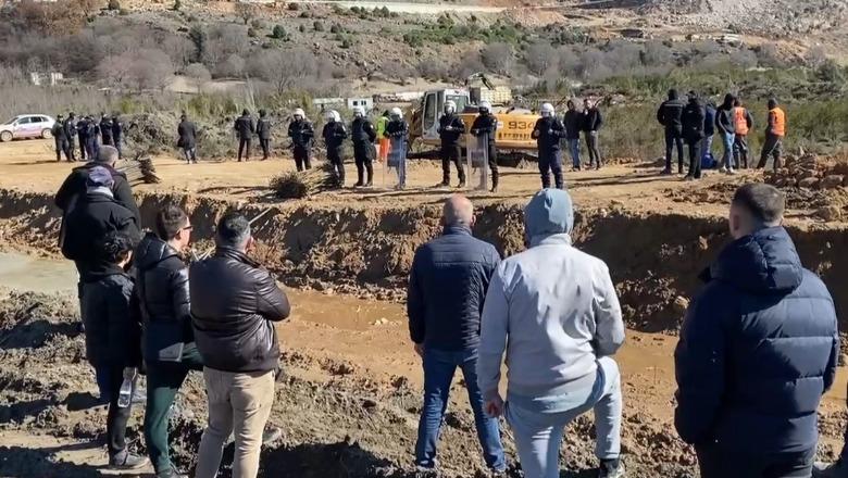 Prej tri javësh në protestë, banorët e Rrjollit nuk dorëzohen! E hëna i gjen sërish kundër resortit të Bashkim Ulajt
