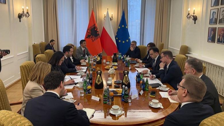 Ibrahimaj e Malaj takohen me ministrat polakë, diskutime për krijimin e Bankës Shqiptare për Zhvillim! Në fokus forcimi i bashkëpunimit ekonomik
