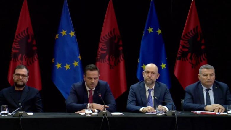 Shembja e aksit Librazhd-Prrenjas/ Kreu i ARRSH: Ndërtimi i Korridorit VIII s’ka ndikuar! Zv.ministri i Infrastrukturës i shmanget pyetjeve të gazetares së Report TV