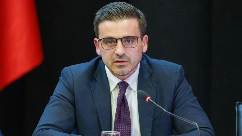 Shembja e rrugës në Librazhd-Prrenjas 'paralizon' tregtinë, drejtori i doganave: Lëvizjet e kamioneve përmes pikave të Bllatës dhe Kakavijës