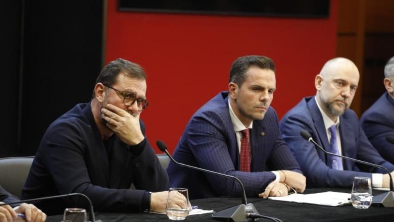 Shembja e aksit Librazhd-Prrenjas/ Kreu i ARRSH: Ndërtimi i Korridorit VIII s’ka ndikuar! Zv.ministri i Infrastrukturës i shmanget pyetjeve të gazetares së Report TV