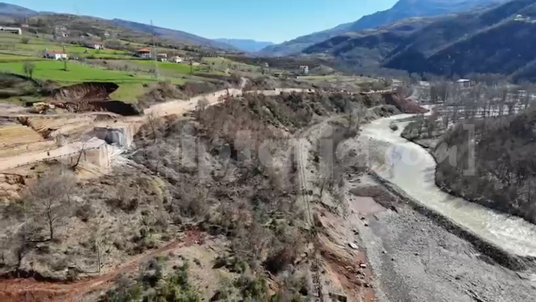 Shembja e aksit Librazhd-Prrenjas/ Nisin punimet për hapjen e rrugës alternative (PAMJE ME DRON)