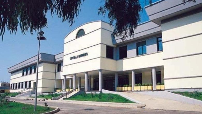 Foshnja në Durrës humb jetën pak orë pas lindjes, prindërit akuza mjekut për neglizhencë! Zbardhen pretendimet e spitalit