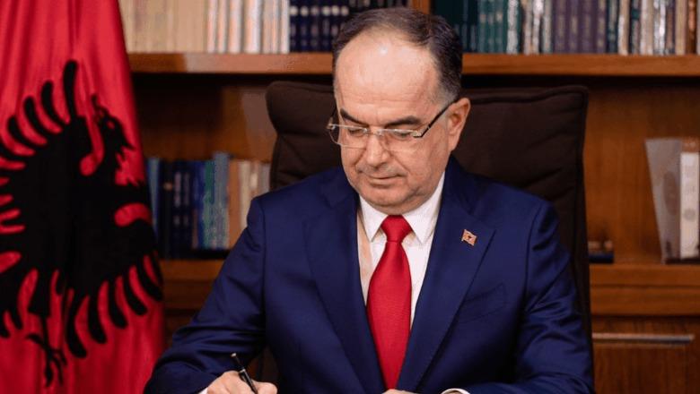 Begaj dekreton ligjin për konfliktin e interesit: Gjoba deri në 500 mijë lekë për zyrtarët