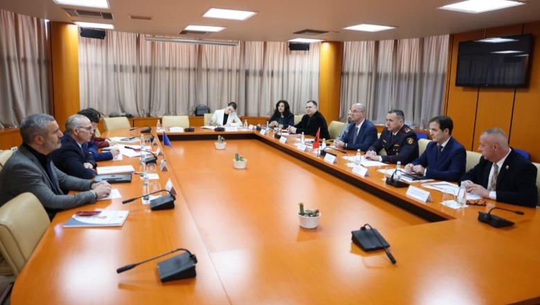 Policia shqiptare forcon bashkëpunimin me BE kundër trafikut të armëve, Proda: Goditje më e fortë ndaj rrjeteve kriminale