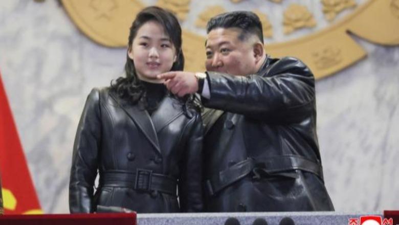 Koreja e Veriut, sinjalet e Kim Jong Un për vajzën: E njëjta pallto e zezë prej lëkure (dhe një propozim për SHBA-në) Një ‘kurorëzim’?