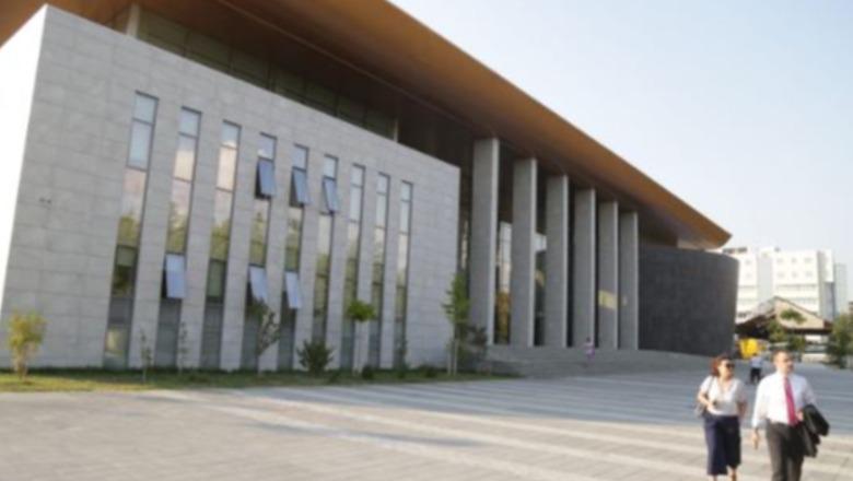 “Cili organizëm ndërkombëtar do e mbështesë drejtësinë?”- Avokati Alushaj kërkesë për zgjatjen e mandatit të ONM: Të përfshihet pranë ILD, KLP dhe KLGJ