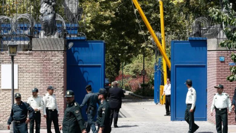 Tensionet SHBA-Iran/ Britania e Madhe tërheq stafin nga ambasada e saj në Teheran 
