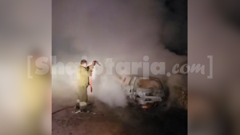 Korçë, makina e parkuar përfshihet nga flakët! Nuk dihen shkaqet
