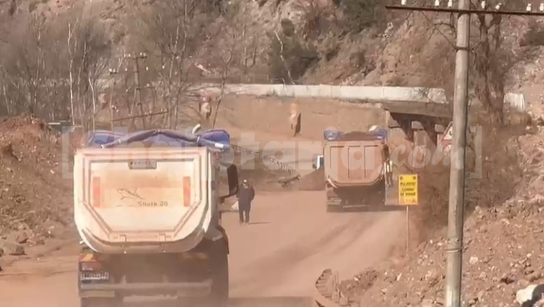 Izolimi i Juglindjes, në rrugën e shembur Librazhd-Pogradec hiqet 'mali' me dhera! Ende s’ka nisur puna për hapjen e rrugës alternative