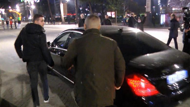 Pas marshimit me militantët në Tiranë, Berisha i hipën ‘Benzit’ luksoz dhe largohet nga protesta