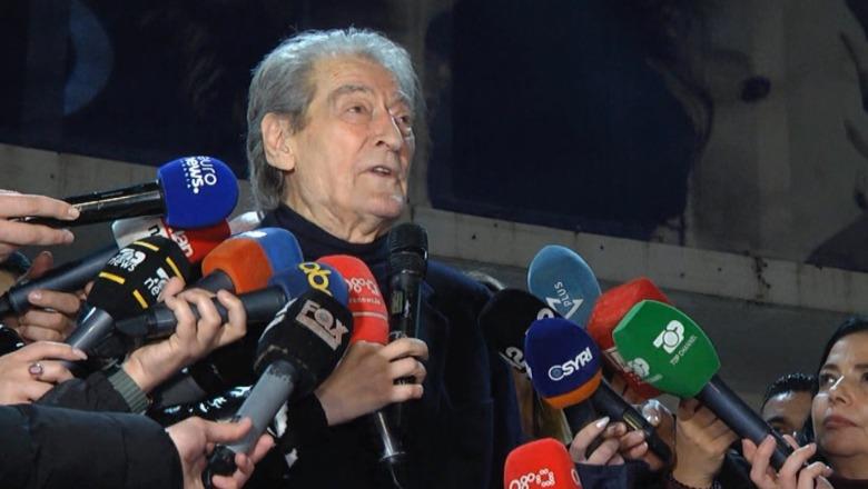 Berisha nuk distancohet nga sulmi me molotovë ndaj vilës së ish-diktatorit Hoxha: Ç’punë kanë të huajt aty?