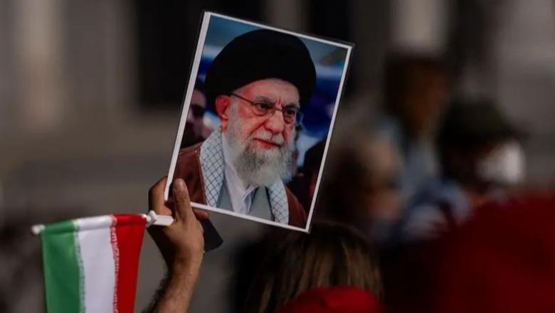 Sulmet nga SHBA e Izraeli. Irani e konfirmon: Khamenei vdiq! Trump: Më mirë që Teherani të mos reagojë! Vriten edhe dy liderë iranianë, raketat dhe dronët hakmerren ndaj 27 bazave amerikane