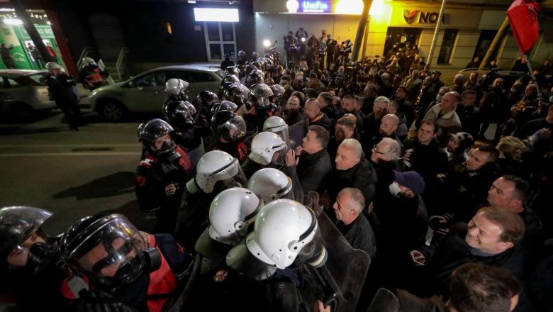 Mero Baze: Nga protestat me qytetarë tek protestat me mercenarë
