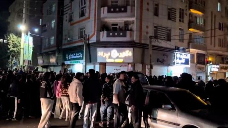 ‘Khamenei shkoi në ferr”, shpërthen festa në Iran për vdekjen e ajatollahut: Bota është bërë vend më i mirë