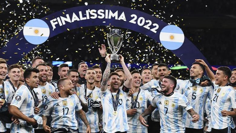 Raketat në Lindjen e Mesme 'shpojnë' topin e futbollit, Katari anulon të gjitha kompeticionet sportive! Në dyshim finalja e 'Lusail' mes Spanjës dhe Argjentinës