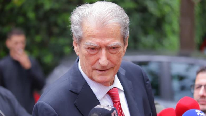 Pas reagimit të ndërkombëtarëve, Berisha bën hapa pas për sulmin me molotovë ndaj vilës së Enver Hoxhës: S’e dinin që brenda ishin artistët