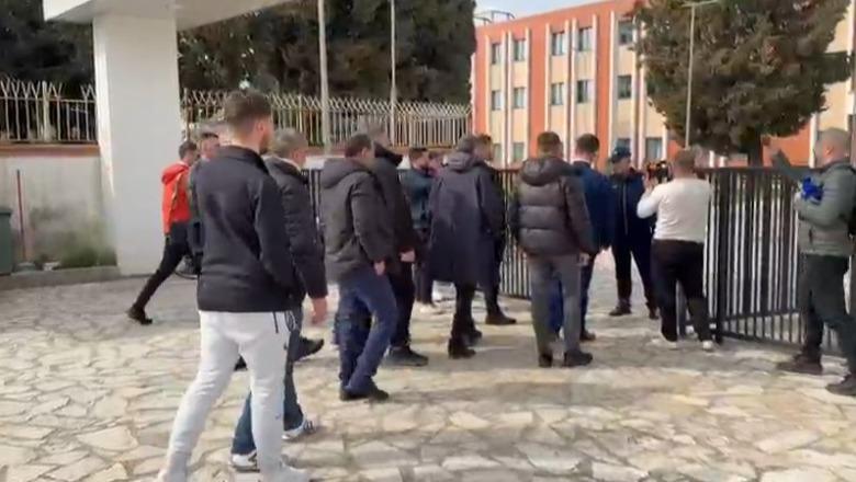 Protesta kundër resortit të Ulajt/ U përplasën fizikisht me punonjësit e “Breçani Security”, vetëdorëzohen në polici 15 banorët e shpallur në kërkim