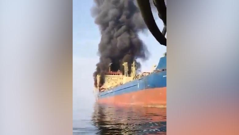 Sulmohet nga Irani anija çisternë nafte, tentoi kalimin në ngushticën e Hormuzit! Evakuohet ekuipazhi, 4 të plagosur (VIDEO)