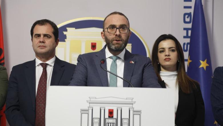 LIVE TV- SPAK kërkon arrestimin e Ballukut, PD dorëzon raportin: T’i hiqet imuniteti, rrezikon të prishë provat, ka të besuarit e saj në qeveri