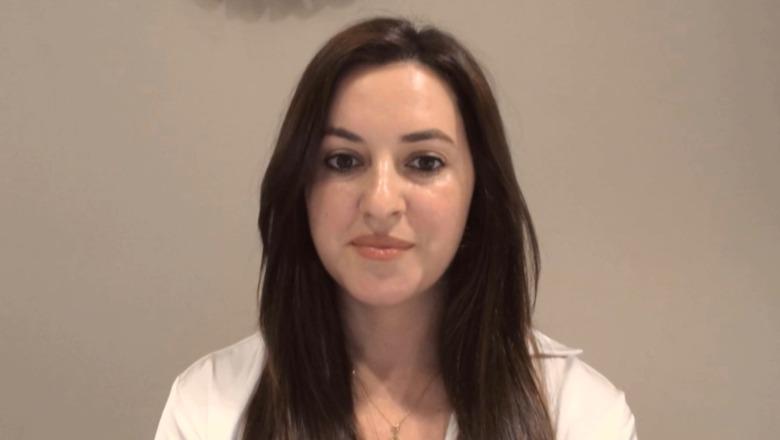 Shqiptarët e bllokuar në Dubai nga sulmet e Iranit, sipërmarrësja shqiptare për Report TV: Na këshillojnë të mos dalim, ja kur do të nisin fluturimet! 