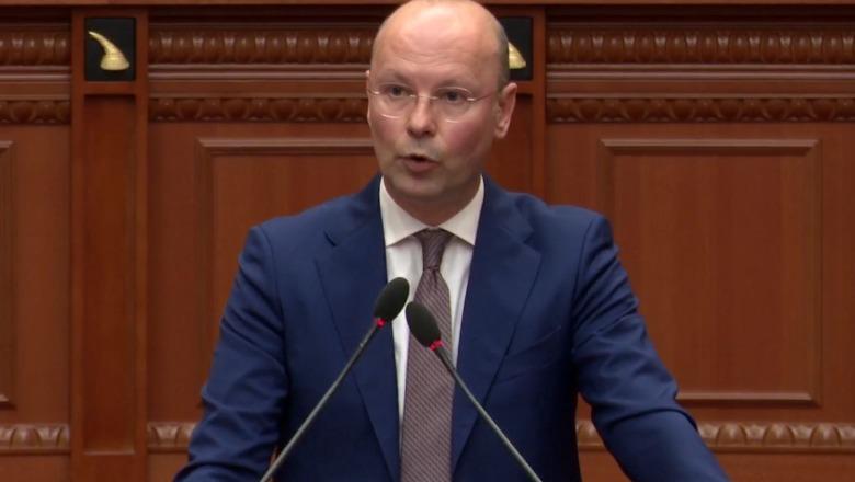 Shembja e aksit Librazhd-Prrenjas, deputeti Ivi Kaso në Kuvend: Në Korçë është rritur çmimi i bukës dhe bileta e autobusit për në Tiranë