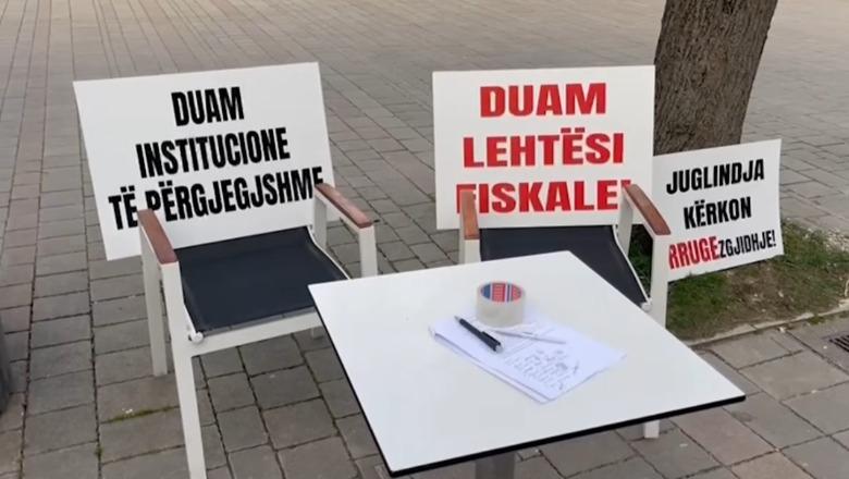 Juglindja e bllokuar prej 10 ditësh, qytetarët e Korçës në protestë! Organizatorët: Kërkojmë mbështetje financiare për bizneset, të përmirësohet infrastruktura