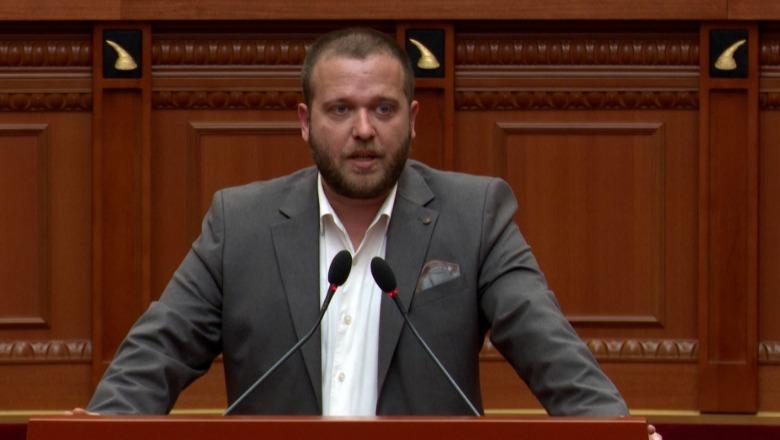 Sulmi ndaj vilës me artistë, Ardit Bido: Berisha e pranoi se dhuna është me pult, ‘banda e vogël’ sulmon me urdhrin e tij