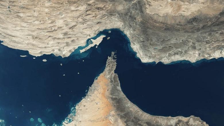 Irani realizon kërcënimin, mbyll Ngushticën e Hormuzit: Do t’i vëmë flakën çdo anijeje që tenton të kalojë!