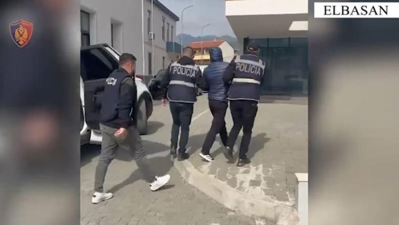 Ishte në kërkim për vjedhje, pranga të riut në Elbasan