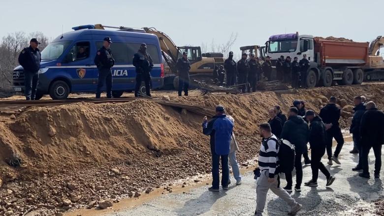 Rrjoll/ Banorët 33 ditë protestë kundër resortit të Ulajt: Na kanë ofruar marrëveshje të njëanshme, policia të na dalë zot