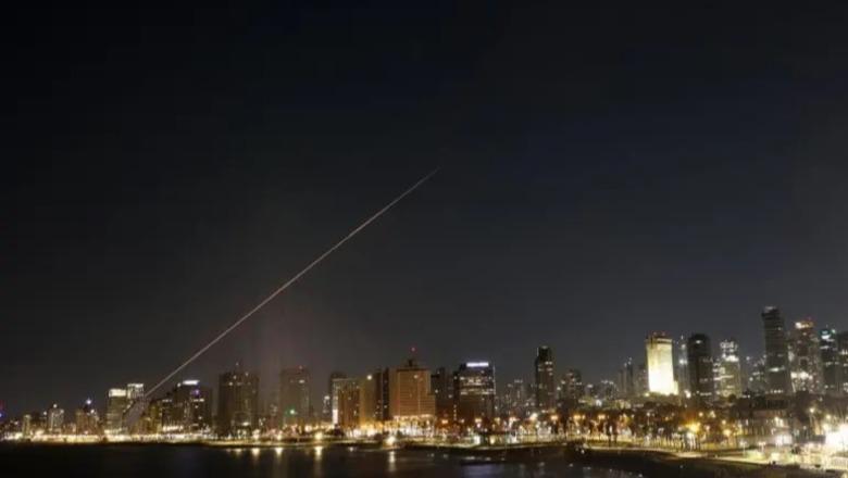 Raketa iraniane godet bazën ajrore amerikane në Katar