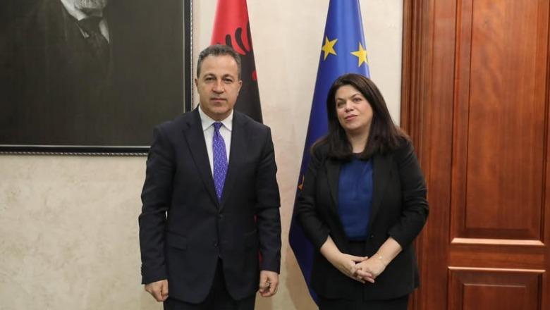 Peleshi takon ambasadoren greke: Emigrantët shqiptarë dhe minoriteti grek ura të sigurta miqësie e bashkëpunimi!