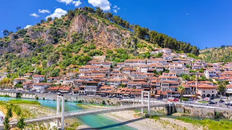 Media çeke: Plazhe kristal, kultura autentike dhe çmime të përballueshme, Shqipëria drejt ‘shpërthimit’ turistik