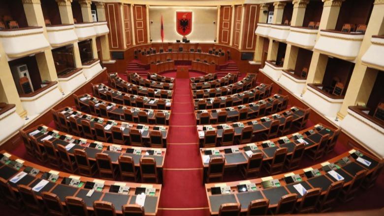 ‘Ligjet e BE-së të kalojnë në Kuvend me procedurë të përshpejtuar’, kërkesa e PS hap debate! PD: Jo ndryshimeve të njëanshme për rregulloren