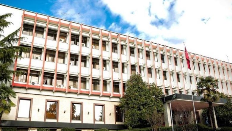 Ministria e Jashtme thirrje shqiptarëve në Iran: Nëse doni të vini në vend përmes rrugëve tokësore nga Turqia, kontaktoni me Ambasadën e Shqipërisë në Ankara