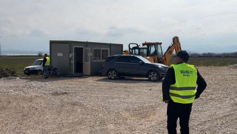 Roskovec, banorët protestojnë kundër ndërtimit të termocentralit nga Bashkim Ulaj! Ambientalisti: Dyshojmë se kompania s’ka rinovuar lejen mjedisore