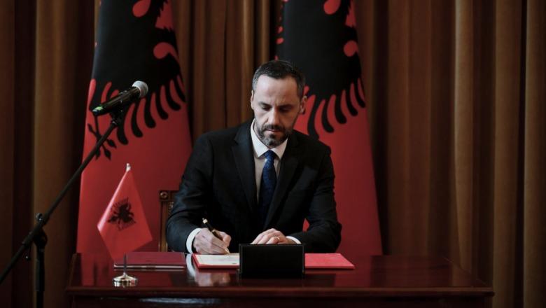 U betua si ministër i Brendshëm, Lamallari: Do të punojmë për t’iu afruar standardeve të BE, faleminderit Ramës për besimin