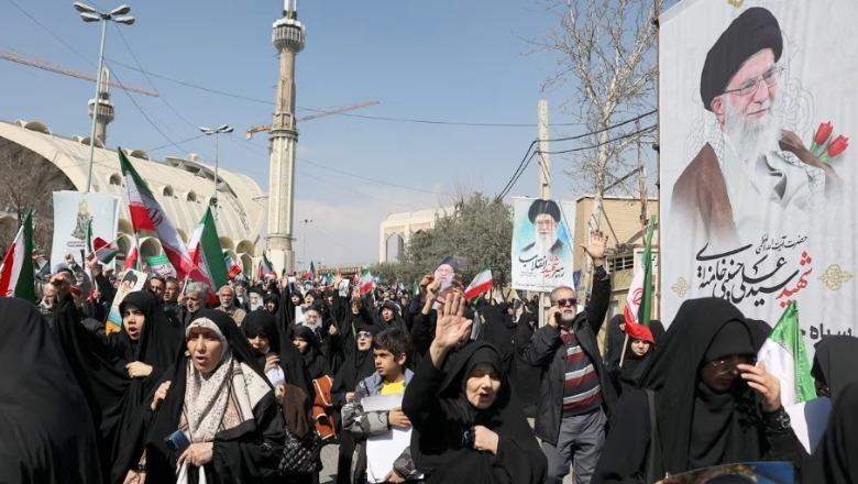 Falja e së premtes kthehet në protestë në Iran, përkrahësit e qeverisë kundërshtojnë sulmet amerikano-izraelite