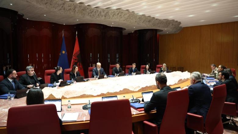 Krah Koçiut, Rama ndan pamje nga mbledhja e qeverisë! Edhe ministrat e rinj në tryezë