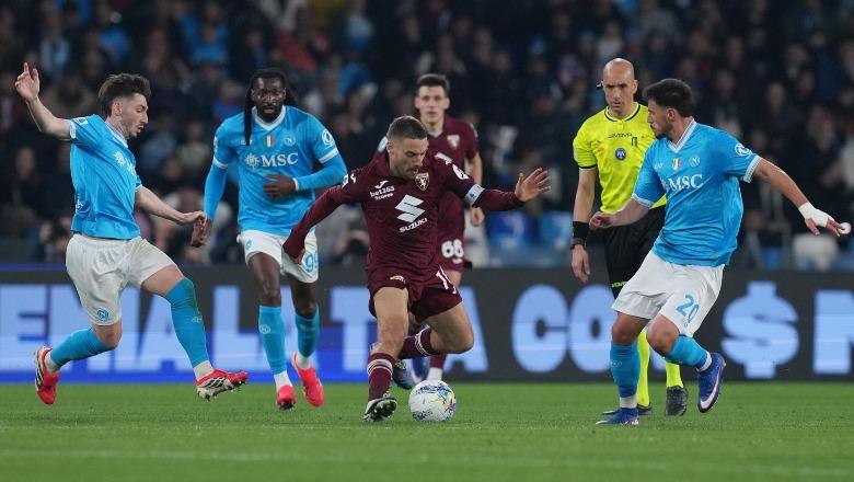GOLAT/ Napoli s'i ndahet Milanit, fiton 2-1 kundër Torinos në 'Maradona'