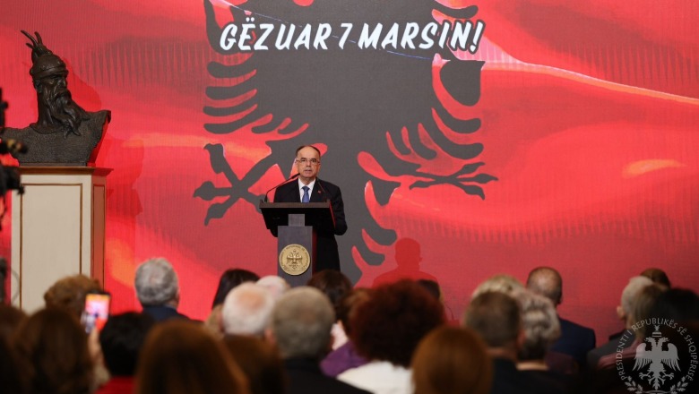 7 Marsi/ Begaj pret mësues shqiptarë nga të gjitha trevat dhe diaspora: Sa respektojmë mësuesin, aq respektojmë vendin tonë